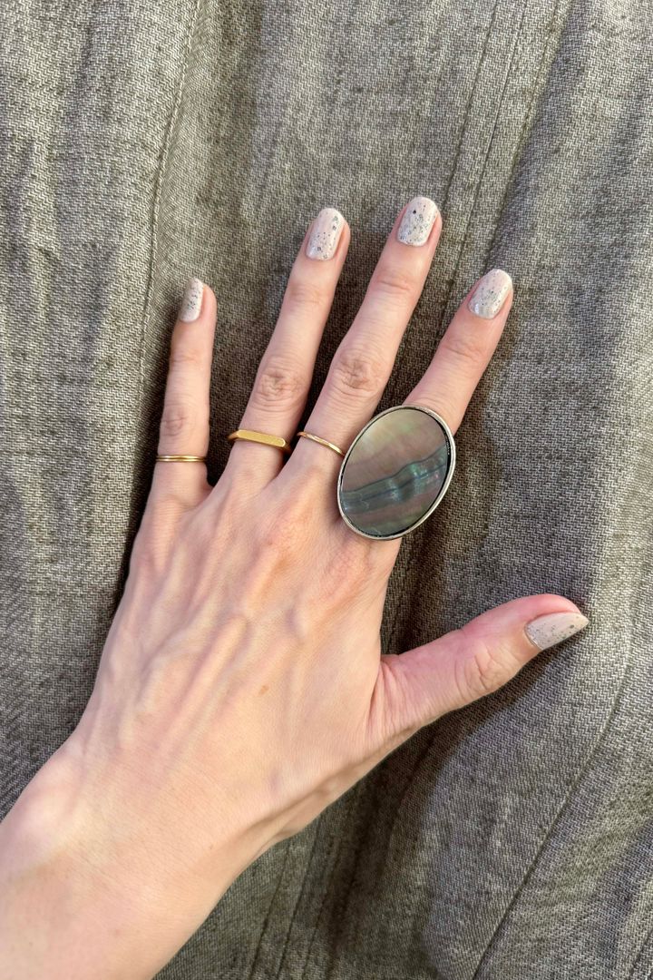 2024秋冬ネイルトレンド◇ ホリデーシーズンが楽しくなるおすすめネイルカラー2【ささやかですてきなもの 大谷有紀 vol.212】