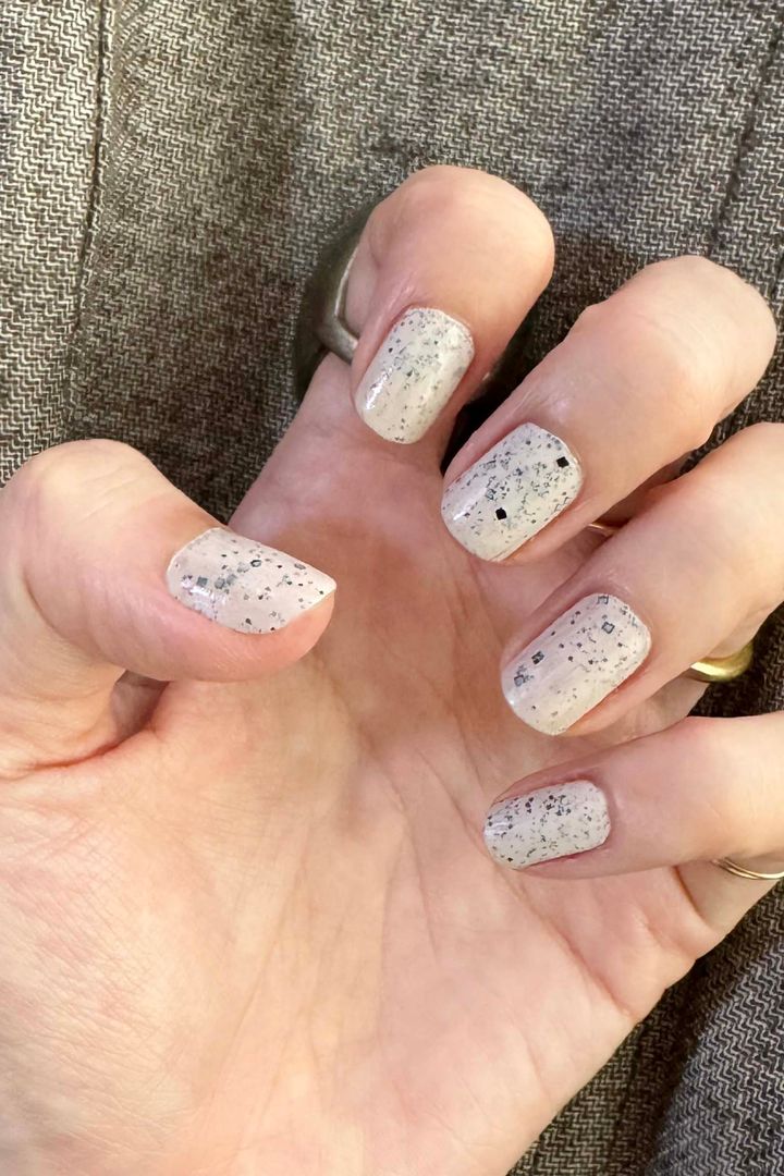 2024秋冬ネイルトレンド◇ ホリデーシーズンが楽しくなるおすすめネイルカラー2【ささやかですてきなもの 大谷有紀 vol.212】