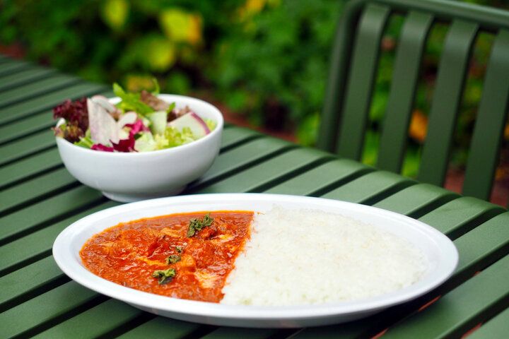 バラ香るテラス席で英国伝統のティータイムを♪ 軽井沢レイクガーデン隣接「イレブンシス ティールームス」