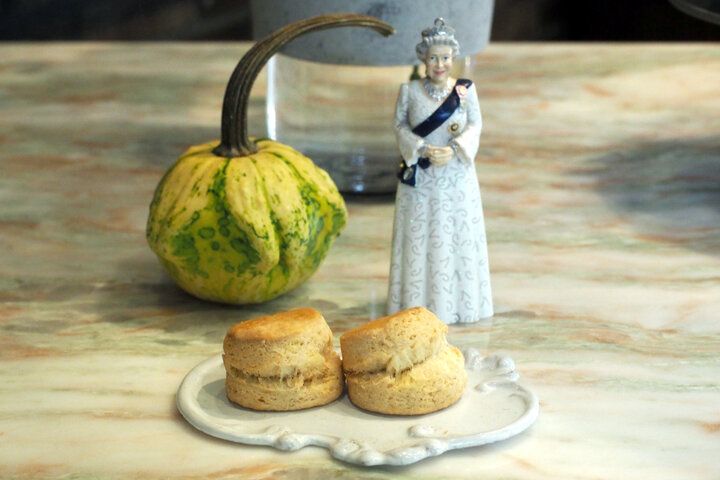 バラ香るテラス席で英国伝統のティータイムを♪ 軽井沢レイクガーデン隣接「イレブンシス ティールームス」