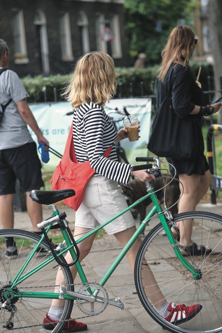 モノトーンが大人気！気温差がある日にぴったりなコーデ【ロンドンガールの一週間コーデ】