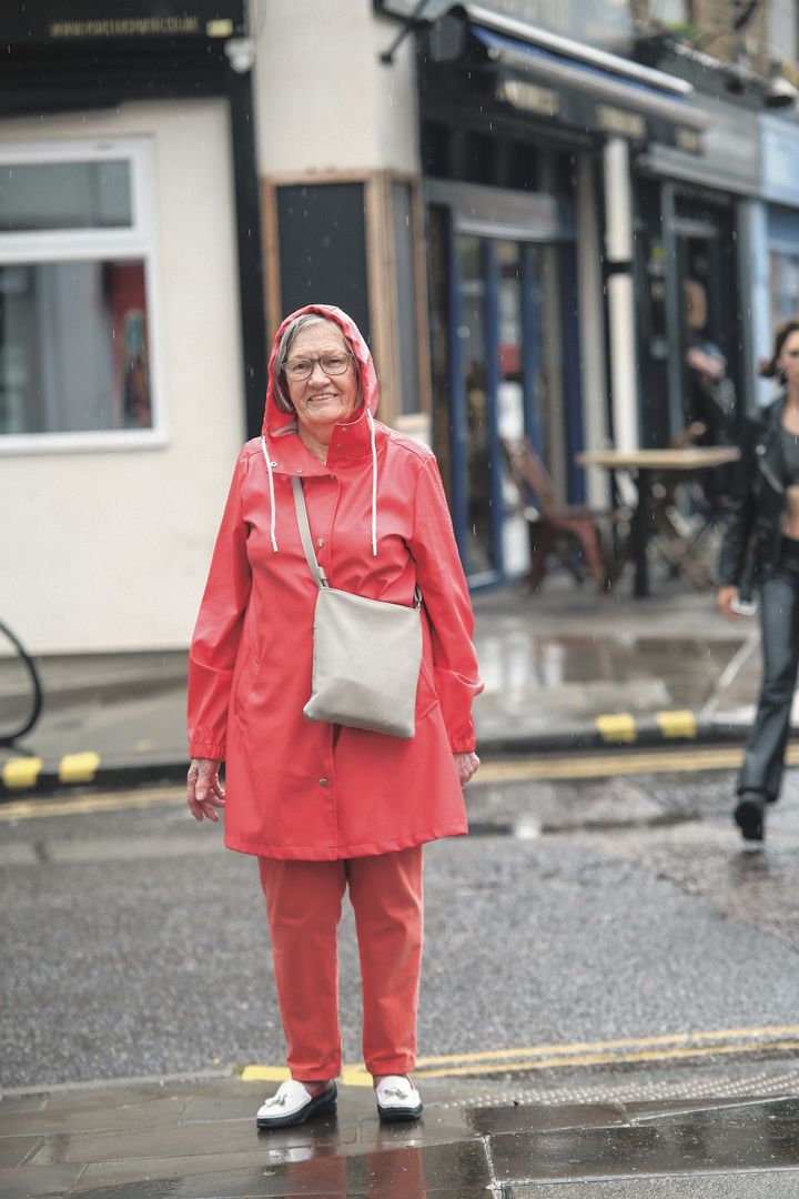 モノトーンが大人気！気温差がある日にぴったりなコーデ【ロンドンガールの一週間コーデ】