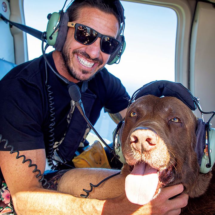 パーソナルトレーナーのイヴァン・モレイラと愛犬Bono