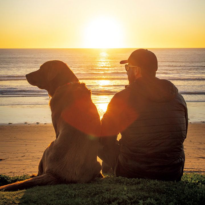 パーソナルトレーナーのイヴァン・モレイラと愛犬Bono