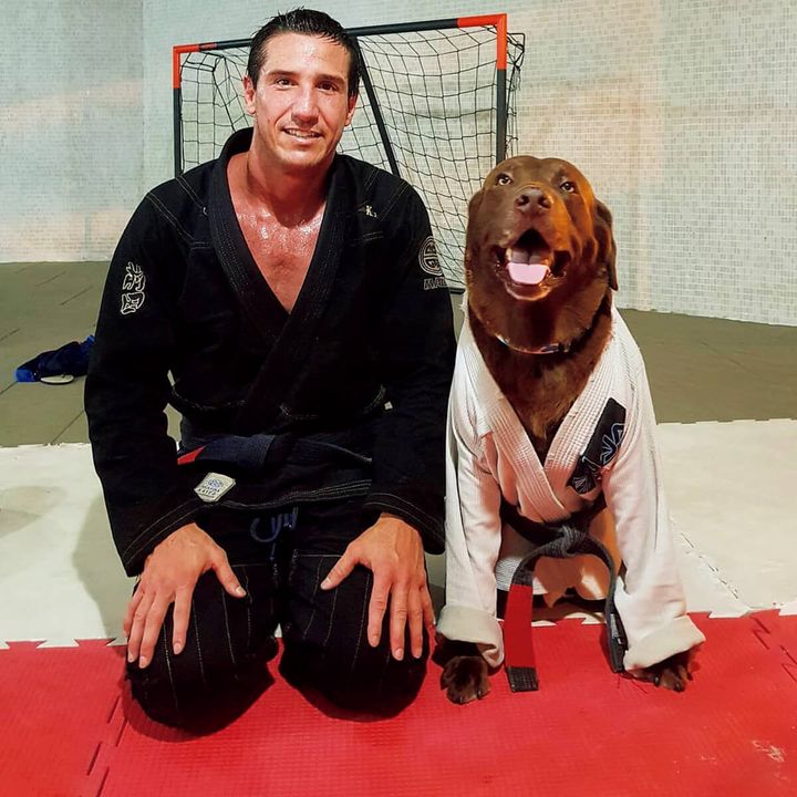 パーソナルトレーナーのイヴァン・モレイラと愛犬Bono