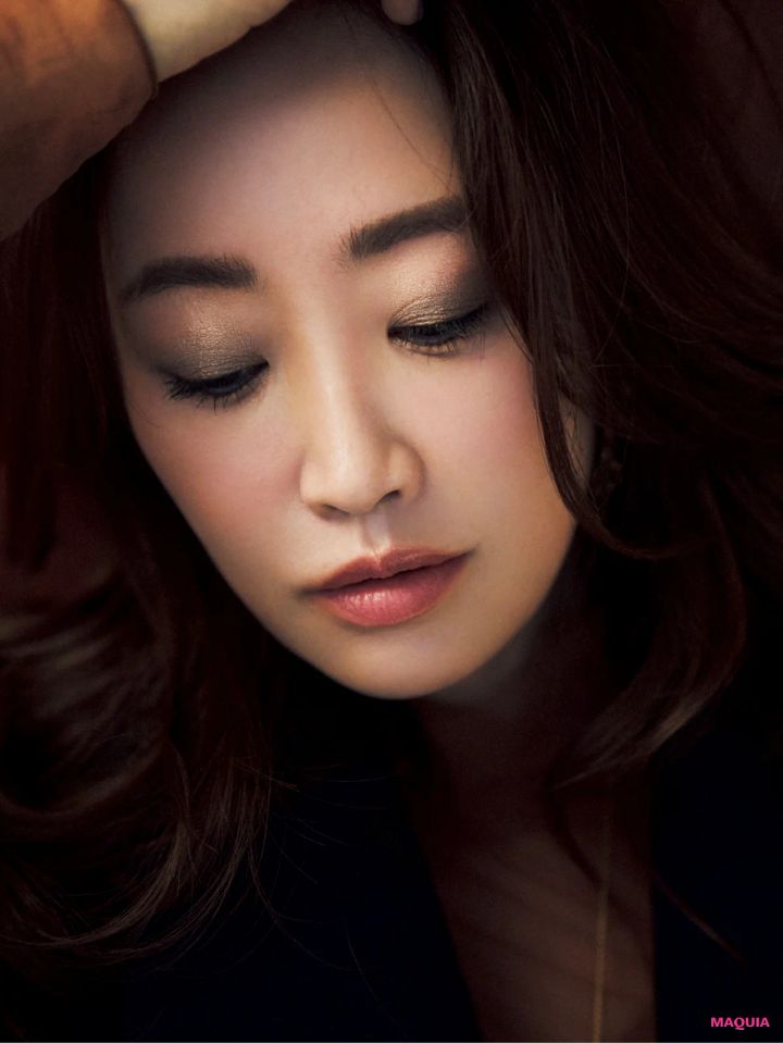 神崎 恵さんのMYベーシックを公開。アイシャドウ、ヘアスタイル、冬ファッションも_3