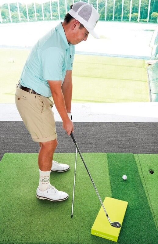 アイアンで飛距離アップする方法！飛んで止まる弾道の打ち方とは…？