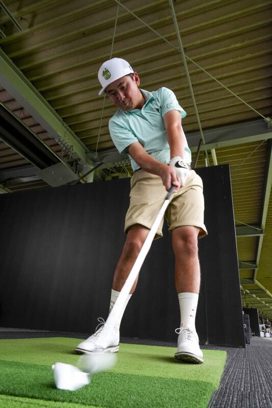 アイアンで飛距離アップする方法！飛んで止まる弾道の打ち方とは…？