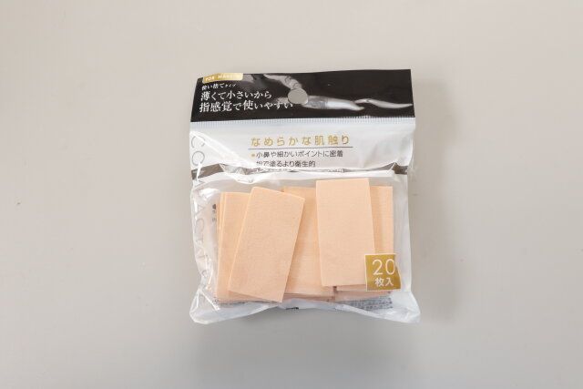 セリア 薄くて指感覚コンパクトパフ20枚入リキッド用 パッケージ