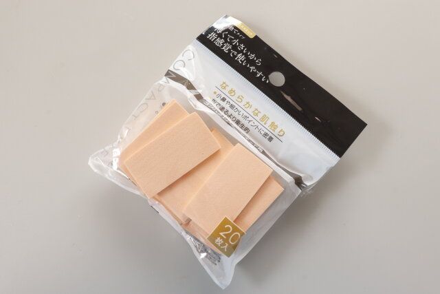 セリア 薄くて指感覚コンパクトパフ20枚入リキッド用 大容量