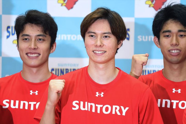 高橋藍選手（中央）、2024年9月撮影、時事