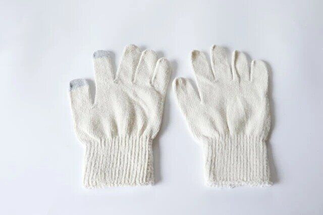 ダイソーのシルク混 保湿用ニットグローブ1