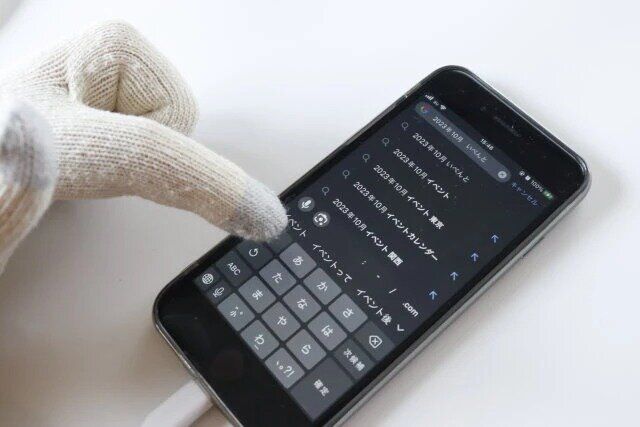 ダイソーのシルク混 保湿用ニットグローブ2