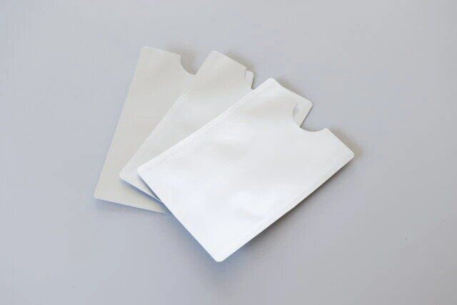 ダイソーのスキミング防止カードケース（3枚）1