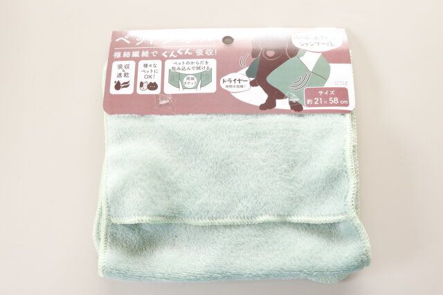 セリアのマイクロファイバーペットタオルのパッケージ