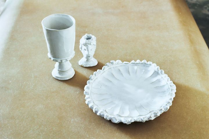 〈Birbira〉の大皿、ゴブレットグラス、オブジェ