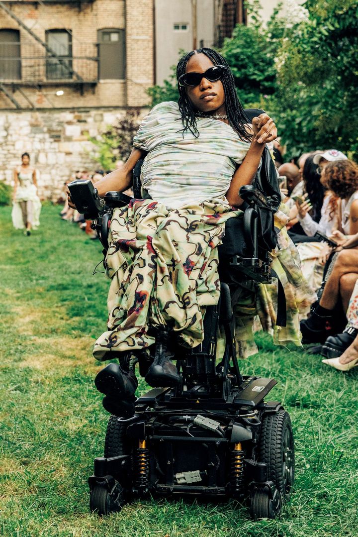 コリーナ ストラーダ 2025年春夏コレクションより。 Photo_ Gorunway.com