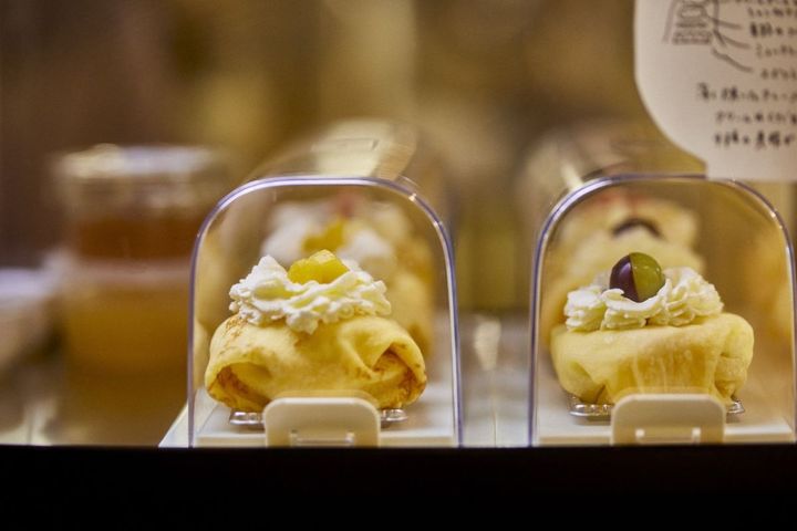 「クレープ包みケーキ」700円