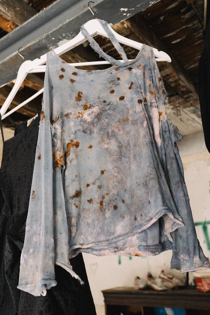 ボロボロになったカットソー