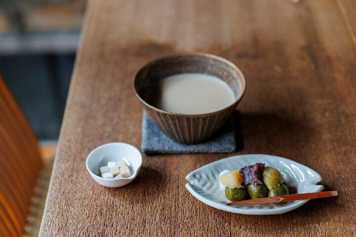 奈良・東大寺の北、築100年のノスタルジックなカフェ「工場跡事務室」で、心ほどける朝食や大和茶を