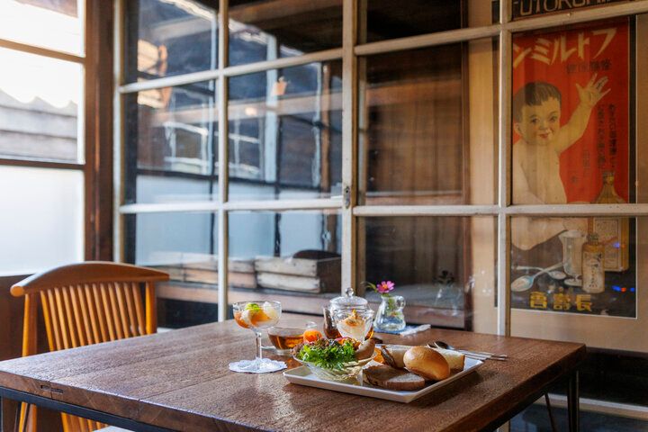 奈良・東大寺の北、築100年のノスタルジックなカフェ「工場跡事務室」で、心ほどける朝食や大和茶を