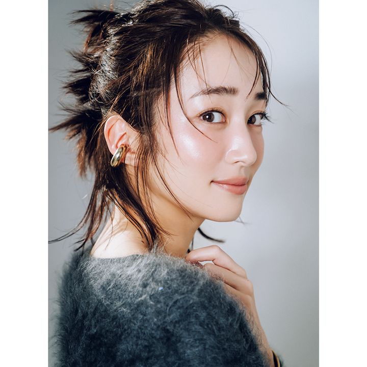 毛先の遊びがポイントのハーフアップ