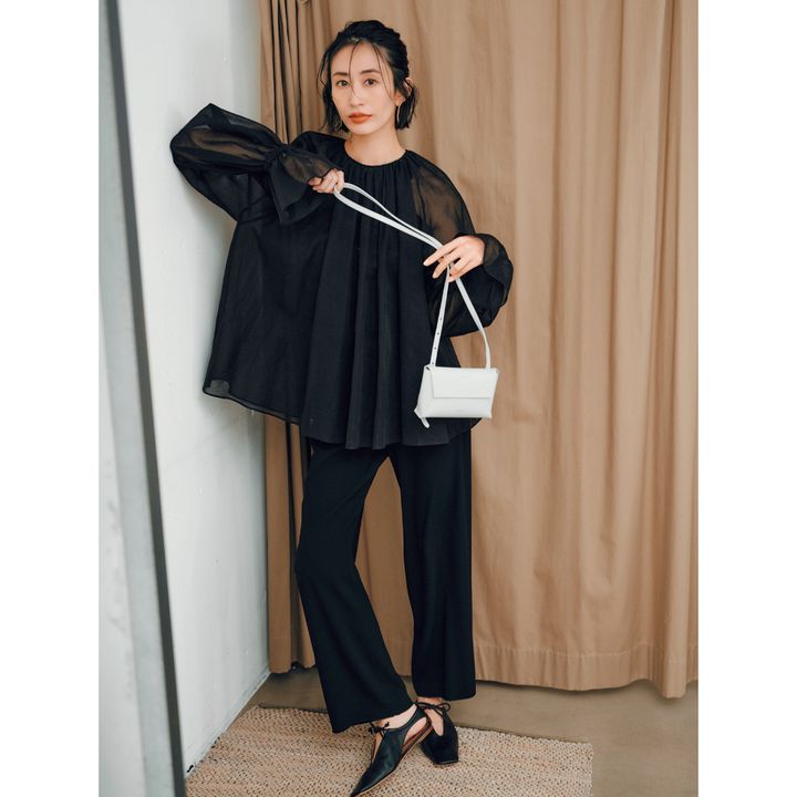 顔まわりの毛束がアクセ代わり