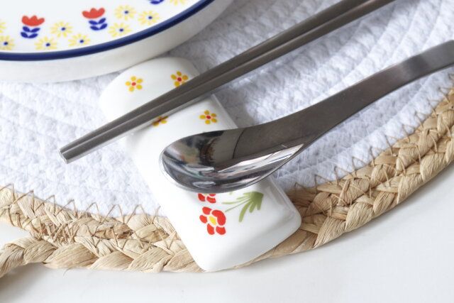 ダイソーのカトラリーレスト（チューリップ）はアイテムを組み合わせて置ける