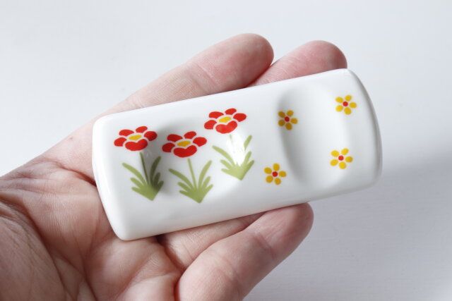 ダイソーのカトラリーレスト（チューリップ）のデザイン