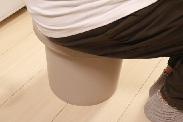 スリーコインズの耐荷重150kgな座れる収納バケツ10L