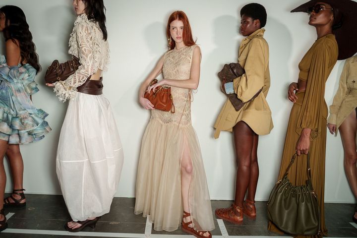 ジマーマン 2025年春夏コレクションより。