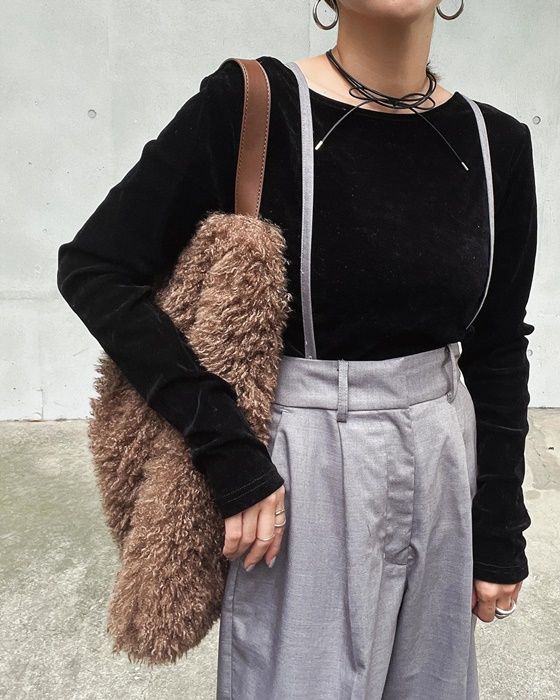 しまむらのブラウンの「エコファーワンショルダーバッグ」