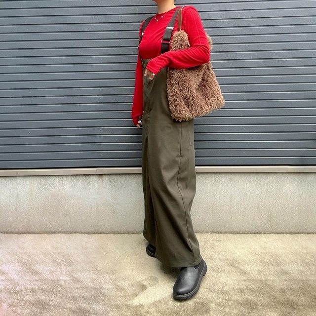 しまむらのブラウンの「エコファーワンショルダーバッグ」×サス付きスカート