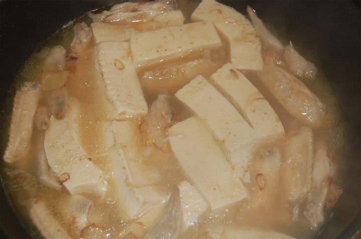 手羽先と豆腐の煮込み