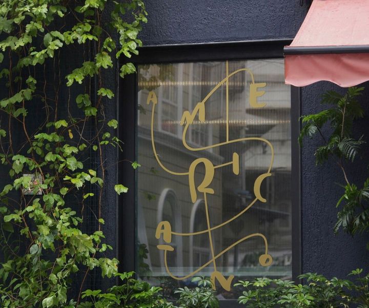 店はムンバイにおけるアート、カルチャーのトレンド発信地、カラ・ゴダ地区にある。Photo_ Nirmala Patil