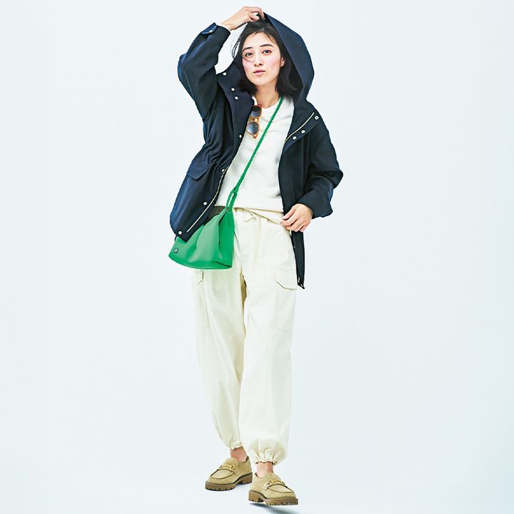 ブルゾン×スウェットパンツの岡本あずささん