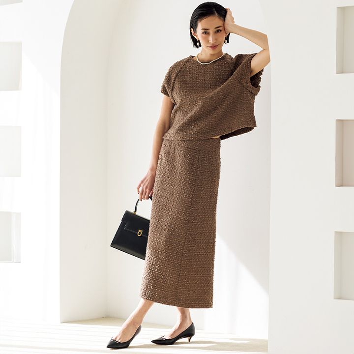 ツイードセットアップを着ている神山まりあさん