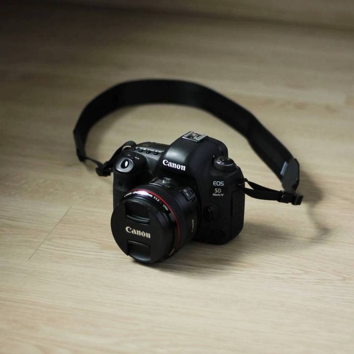 〈Canon〉の一眼レフカメラ