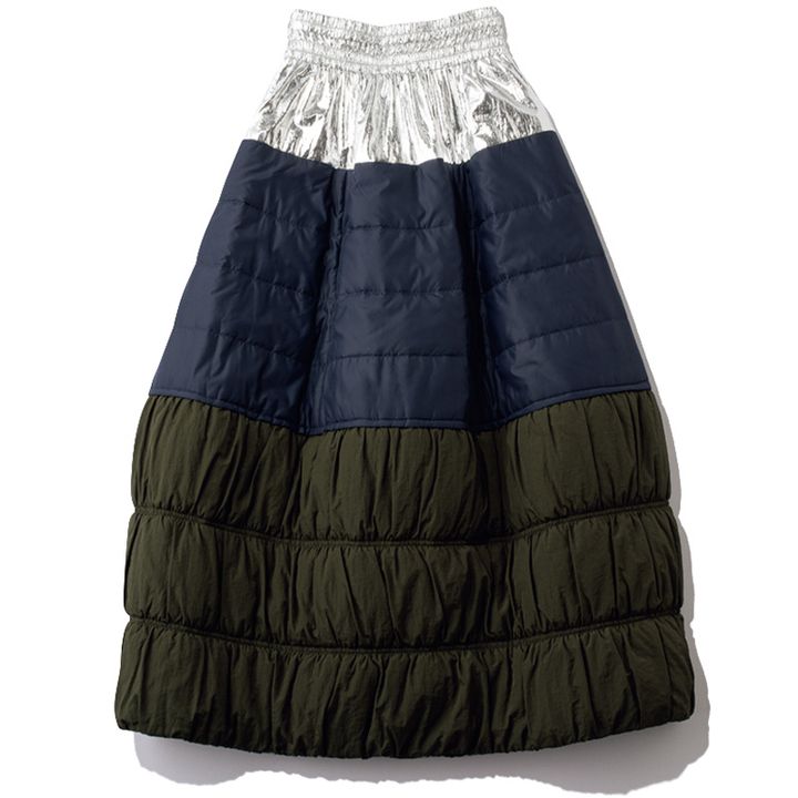 OMMOのボリューム感が特徴のパディングトリコロールカラースカート