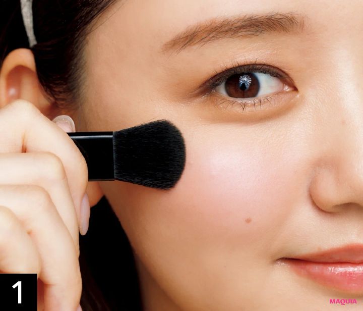 透明感が爆上がり！ 青みピンクチークで元から美肌な人に_8