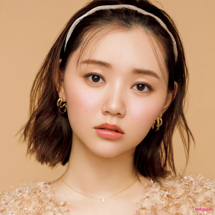 透明感が爆上がり！ 青みピンクチークで元から美肌な人に