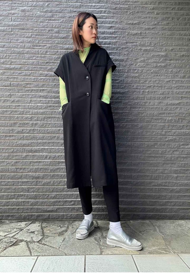 画像: ブラックコーデのアクセントに