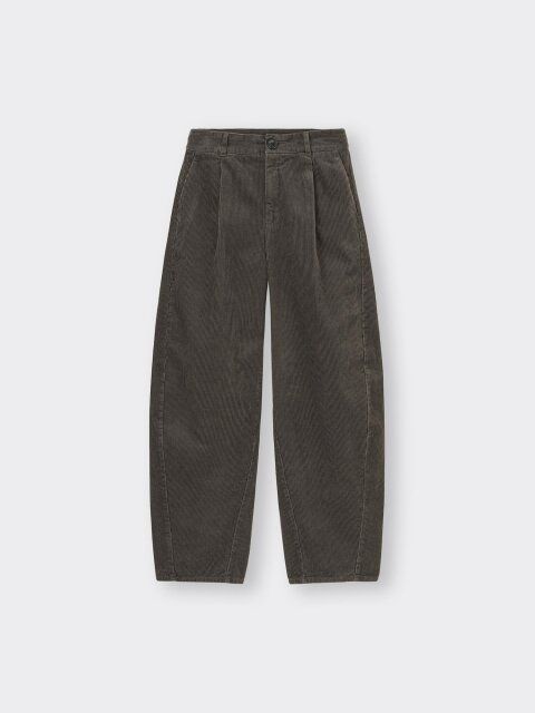 GUのコーデュロイバレルレッグパンツ