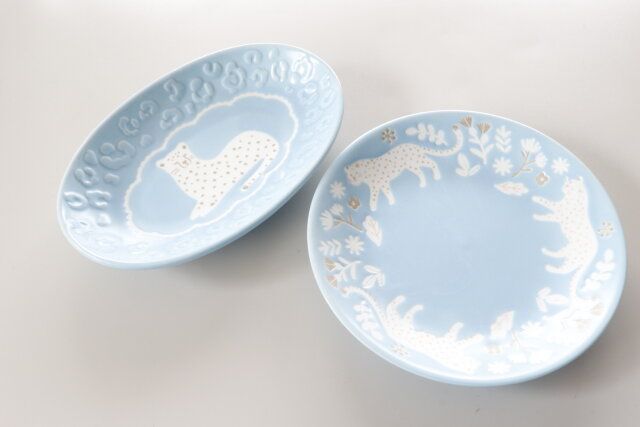 セリアのオーバルプレート ペールレパードとプレートM ペールレパード2