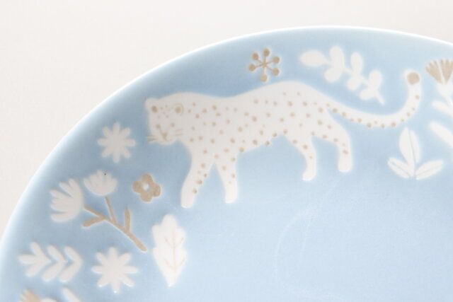 セリアのプレートM ペールレパードのデザイン
