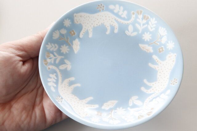 セリアのプレートM ペールレパード