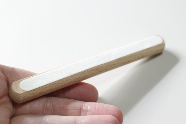 ダイソーのおすすめ木製マグネットバー（長さ約12.8cm）