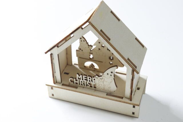 ダイソー 組み立てウッドライトオブジェ（縦型） 完成