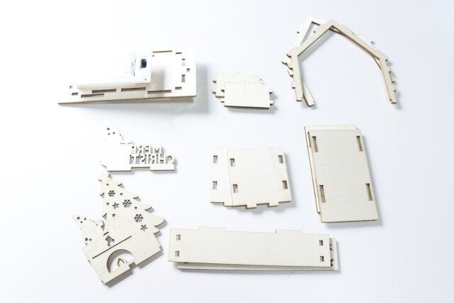 ダイソー 組み立てウッドライトオブジェ（縦型） セット内容