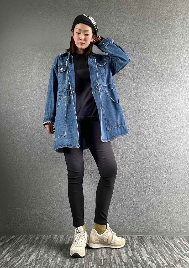 画像: オーバーサイズのデニムジャケットと合わせて